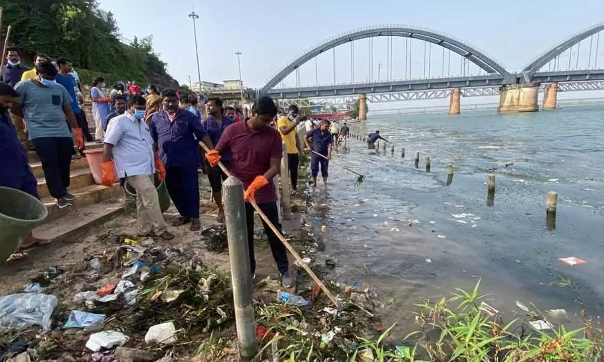 Municipal Commissioner Dinesh Kumar participating in cleansing of Godavari in Rajamahendravaram on Sunday