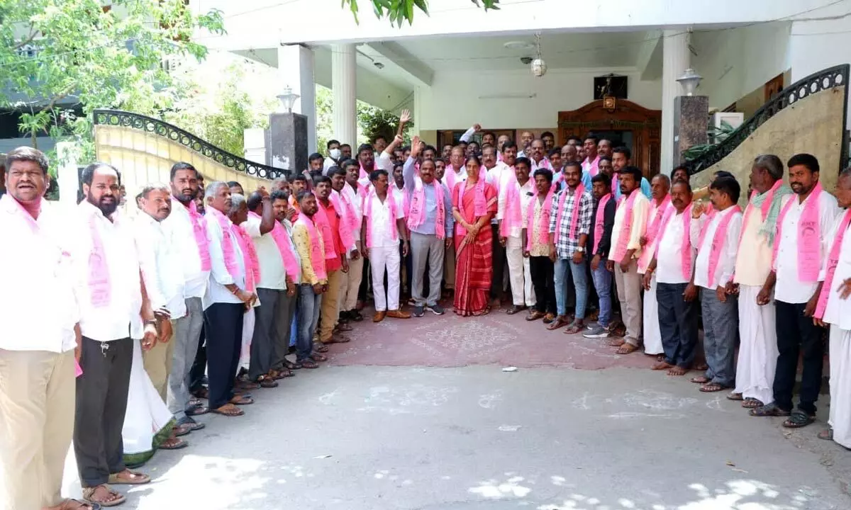 TRS inducts leaders and workers of various parties