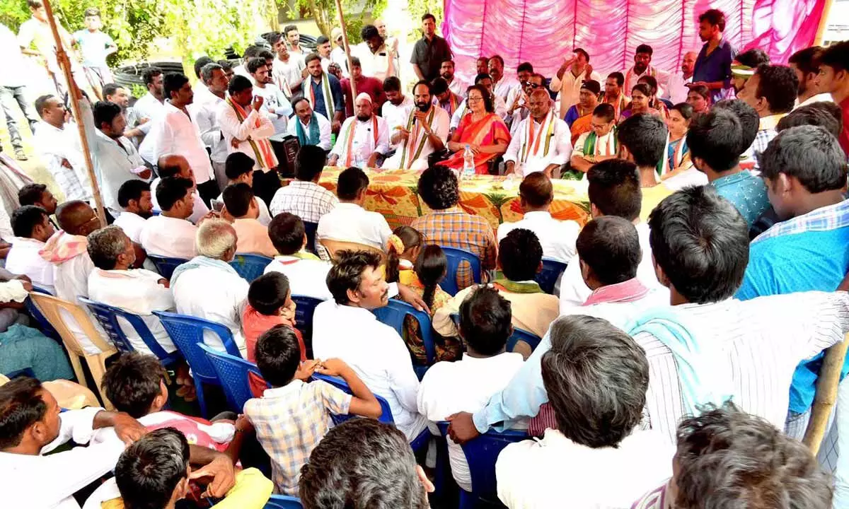Uttam blames TRS Govt for withholding of 31 lakh farmers account