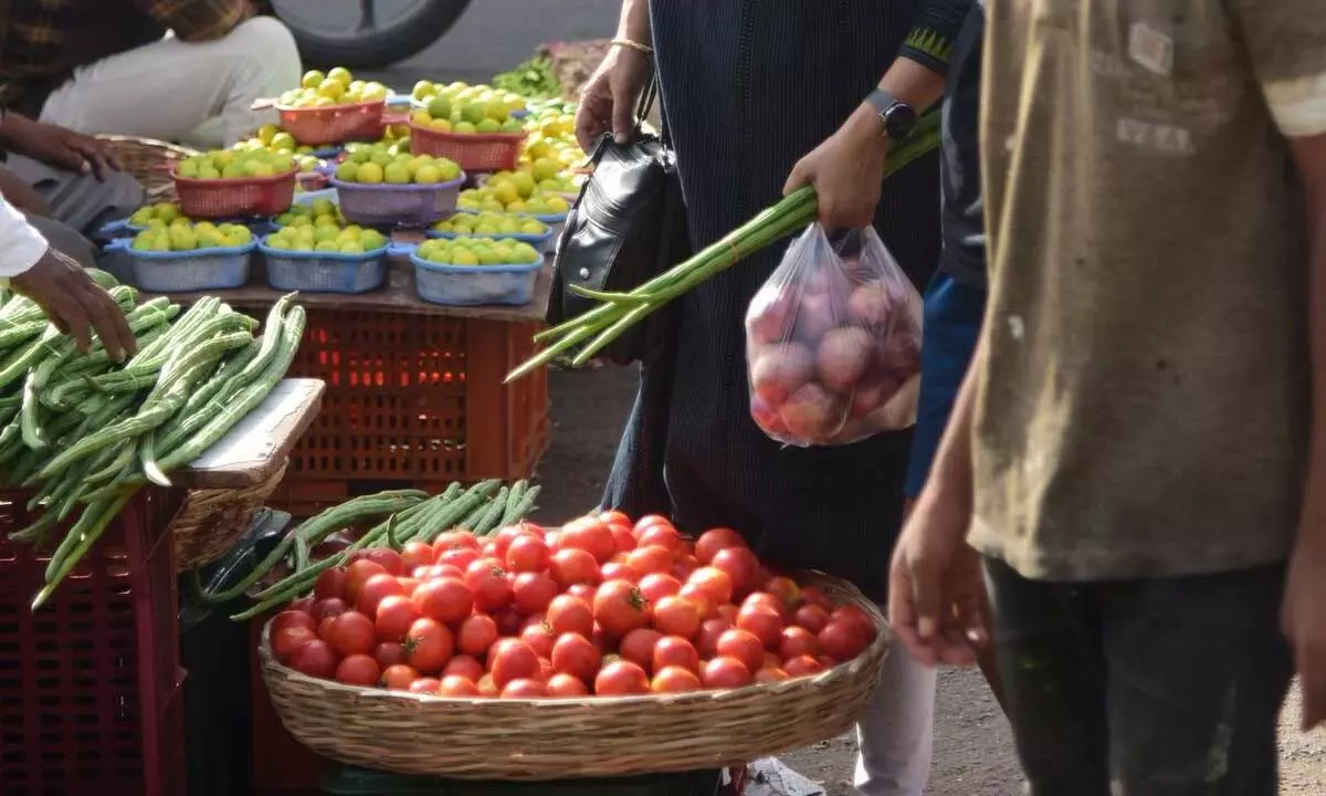 Tomatoes costlier than mangoes in Telangana