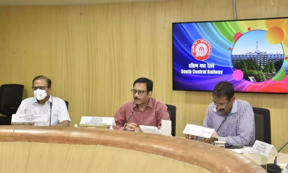 SCR holds review meeting on safety, freight loading & punctuality of the zone