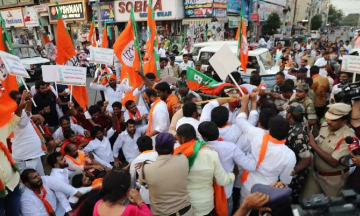 Jostling between BJP leaders and police during a rally by Yuva Morcha in Guntur on Tuesday