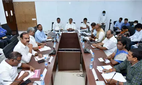 Officials hold discussins with representatives of employees unions on CPS at the Secretariat on Tuesday