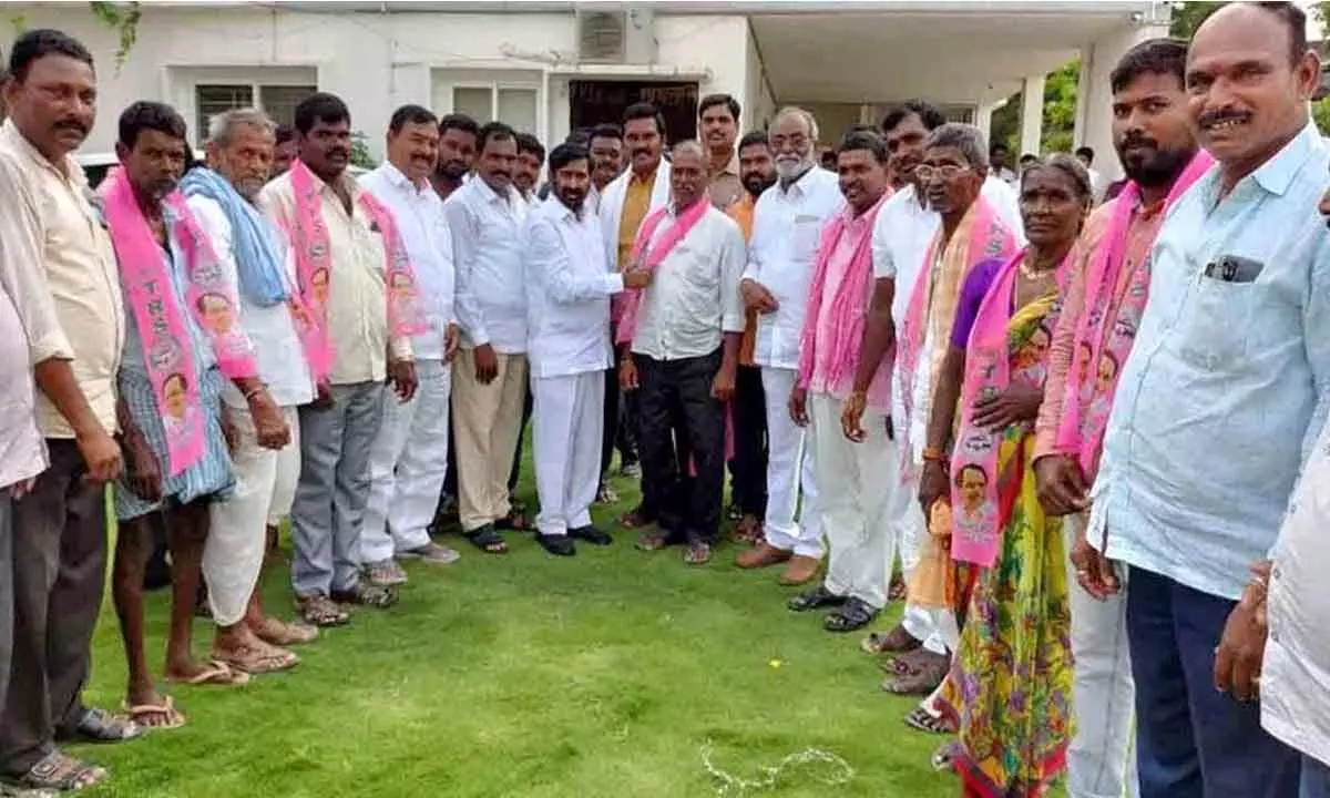 Minister Jagadish Reddy welcoming Congress leaders and ranks of Ramanna gudem into the TRS fold at his camp office in Surypet on Tuesday