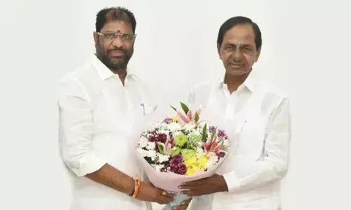 Newly-elected Rajya Sabha MP Vaddirajau Ravichandra meeting CM KCR at Pragathi Bhavan in Hyderabad on Wednesday