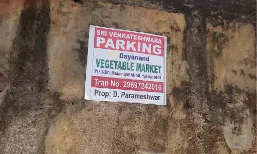 Illegal parking fee draws Madannapet market visitors ire