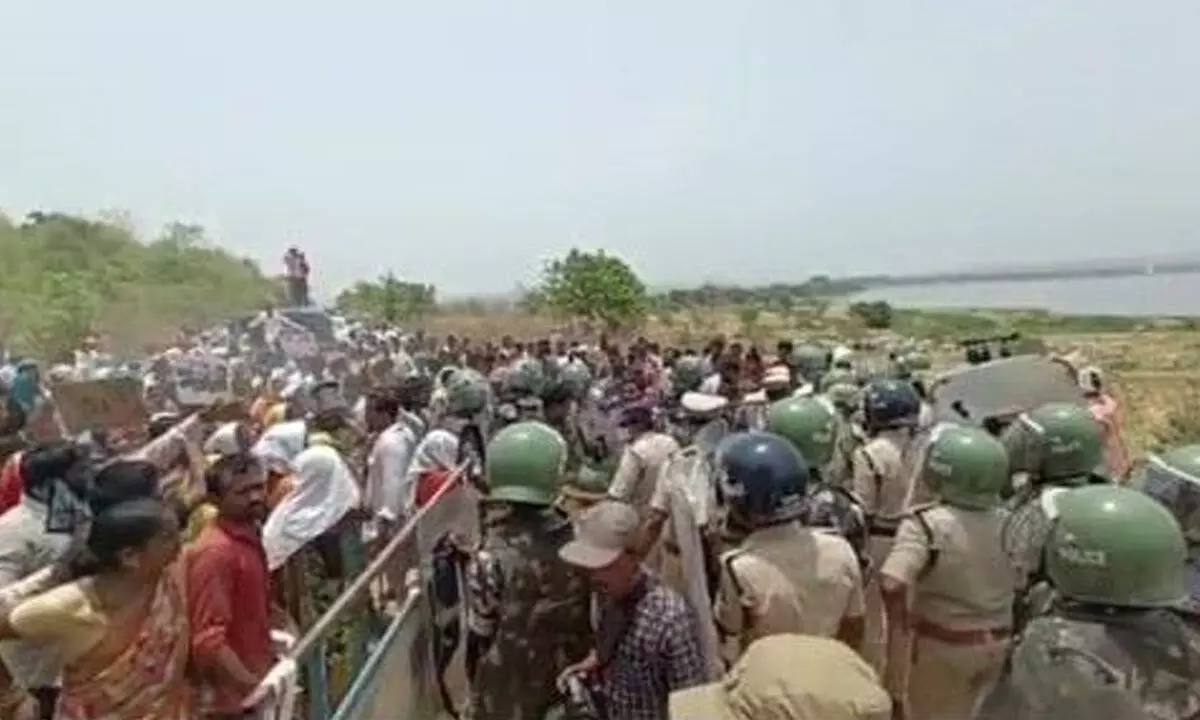 Police arrest villagers protesting against forced land acquisition