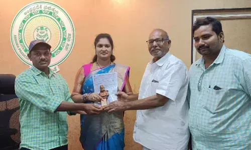 Alluri Sitarama Raju National Youth Association president Veerabhadra Rao submitting a memorandum to RUDA Chairperson M Sharmila Reddy on Thursday