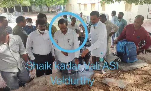 The ACB caught a ASI and others while accepting bribe at Veldurthi police quarters on Thursday.