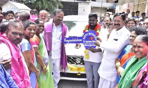 Agriculture minister Singireddy Niranjan Reddy inaugurating Dalit Bandhu units in Kottakota on Thursday. Devarkadra MLA Ala Venktateshwar Reddy is also seen