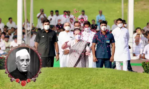 Congress President Smt. Sonia Gandhi offering floral tributes to the first Prime Minister of India, Pandit Jawaharlal Nehru on his 58th death anniversary at Shanti Vana, New Delhi.