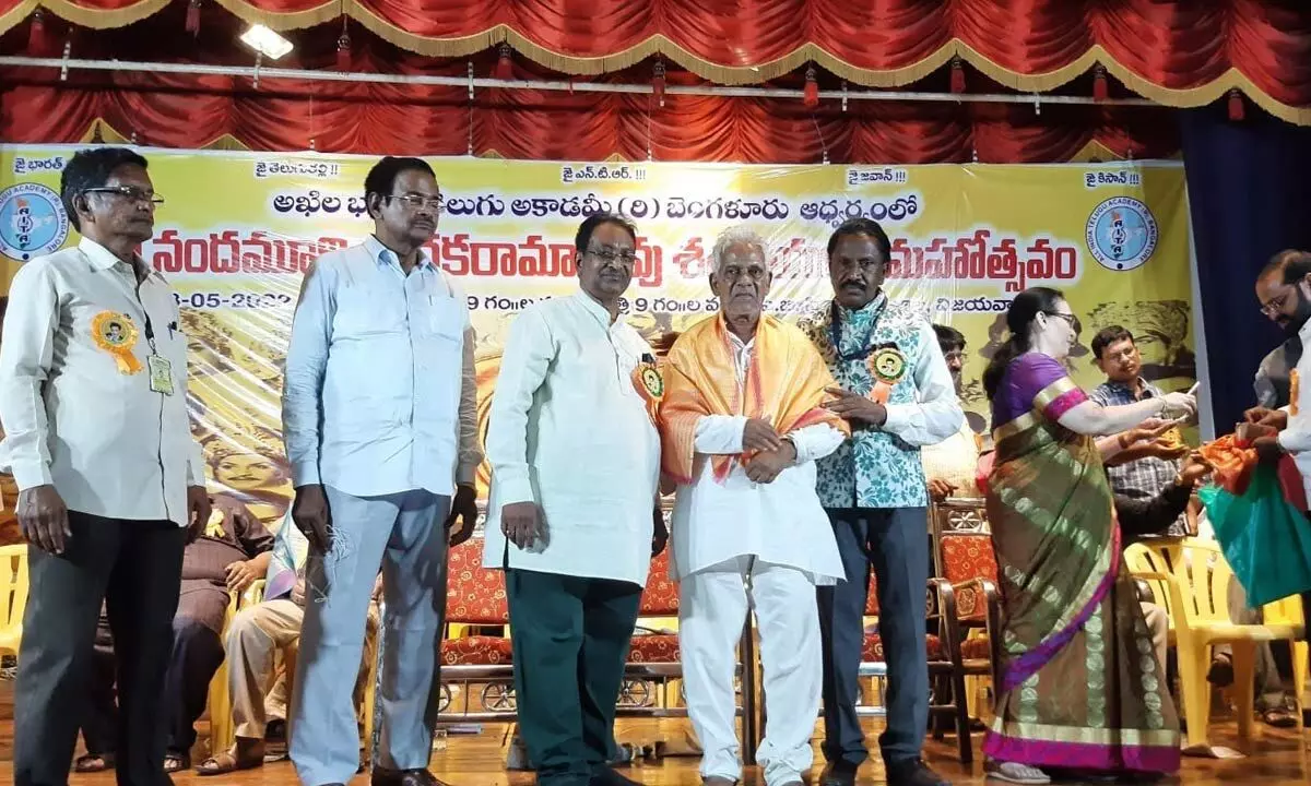 Noted singer Somu Umapathi is being feliciated at Siddhartha auditorium in Vijayawada on Saturday