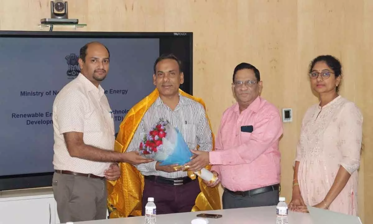 Pro Vice-Chancellor Prof D Narayana Rao felicitating Dr Anil Kumar, Director of Union Ministry of New and Renewable Energy, at SRM-AP University on Saturday