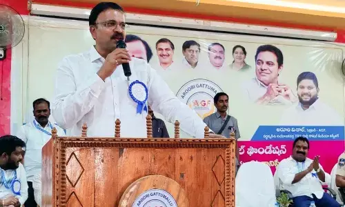 Former CBI joint director VV Lakshmi Narayana speaking at a programme organised by Aroori Gattumallu Memorial Foundation at the Mamnoor Police Training College in Warangal on Sunday