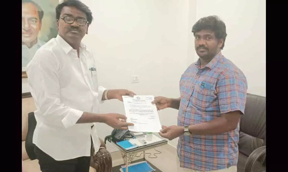 Puvvada comes to rescue of delivery boy, provides financial aid