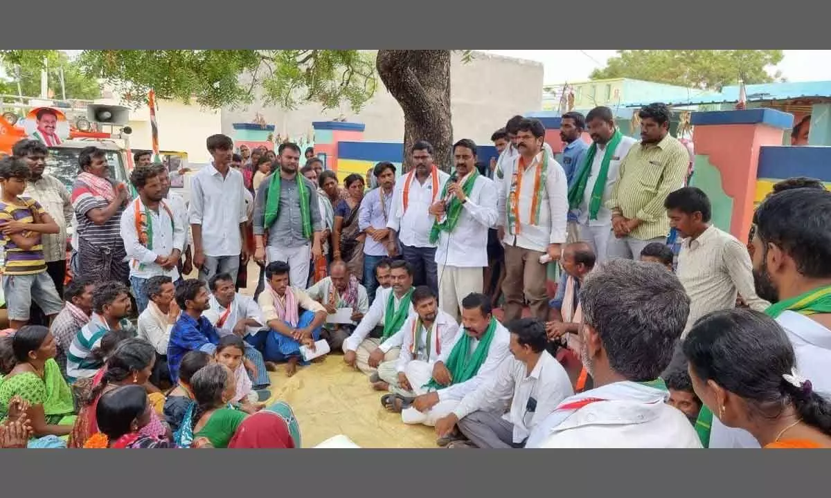 TPCC secretary Patel Ramesh Reddy briefing the people about Congress Rythu Declaration during Racchabanda programme held in Atmakur (S) mandal on Monday