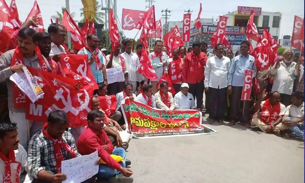 CPI and other Left parties staging protest against rising fuel prices in Mahbubnagar on Monday