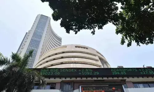 Markets in red as investors offload riskier assets