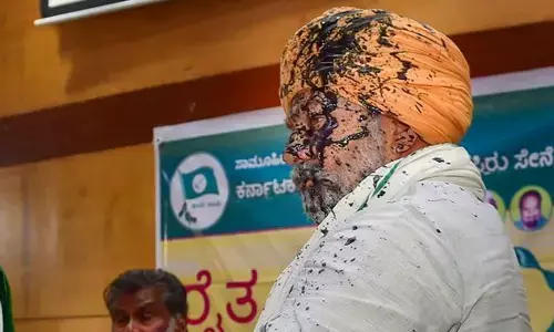 AAP condemns paint attack on Rakesh Tikait