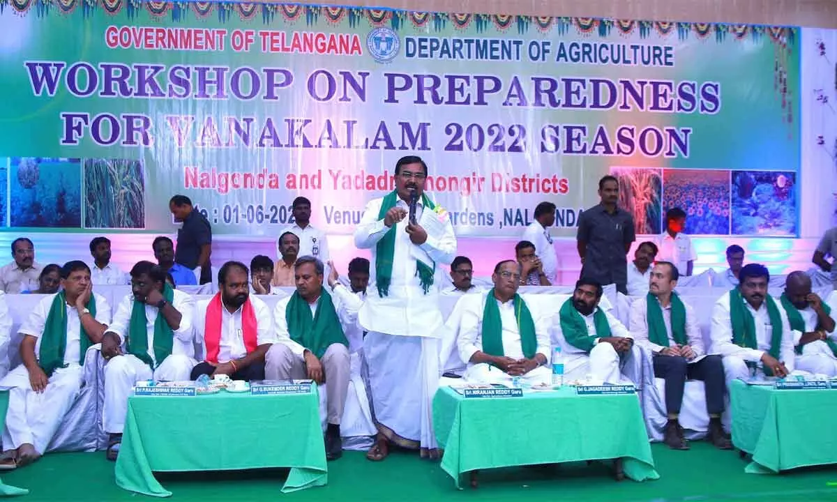 Minister for Agriculture Niranjan Reddy addressing a workshop on preparedness  for Vanakalam cultivation in Nalgonda  on Wednesday