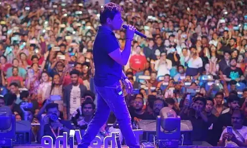 Singer KK’s video of sweating profusely during the concert goes viral; Fans reveal AC was not working