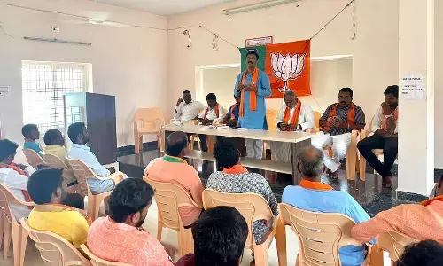 TRS govt unable to pay salaries to employees, flays BJP