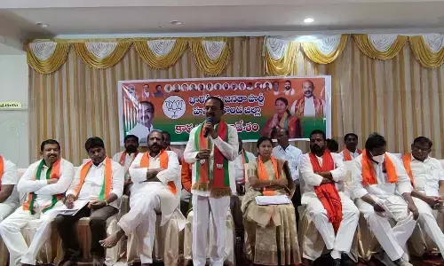Huzurabad MLA Eatala Rajender speaking at the BJP meeting in Hanumakonda on Wednesday