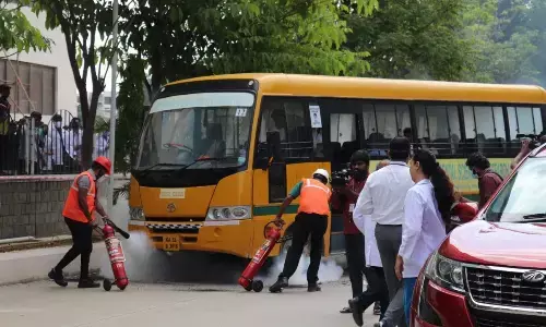 Hospital conducts simulation training for medical students in treating blast victims