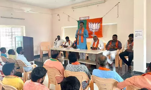 TRS govt unable to pay salaries to employees, flays BJP