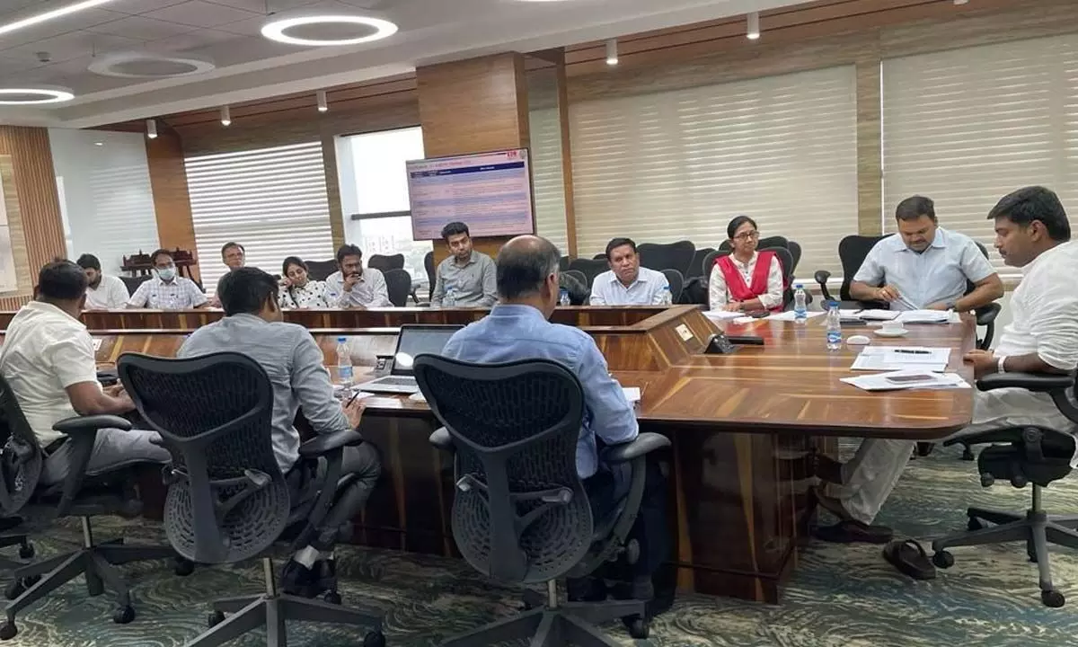 Industries minister moots round-table with big industries