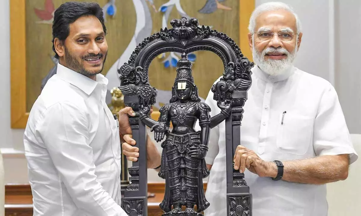 Chief Minister YS Jagan Mohan Reddy presenting a memento to Prime Minister Narendra Modi during a meeting, in New Delhi on Thursday