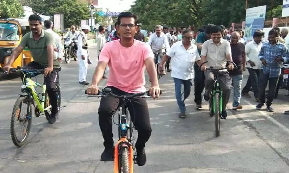 Staff told to come on bicycles to office every Saturday