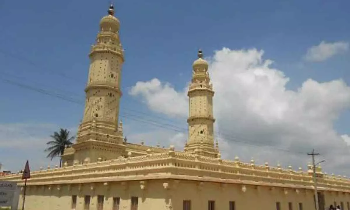 Mosque row: Hindu activists defy curbs, chant bhajans in Srirangapatna