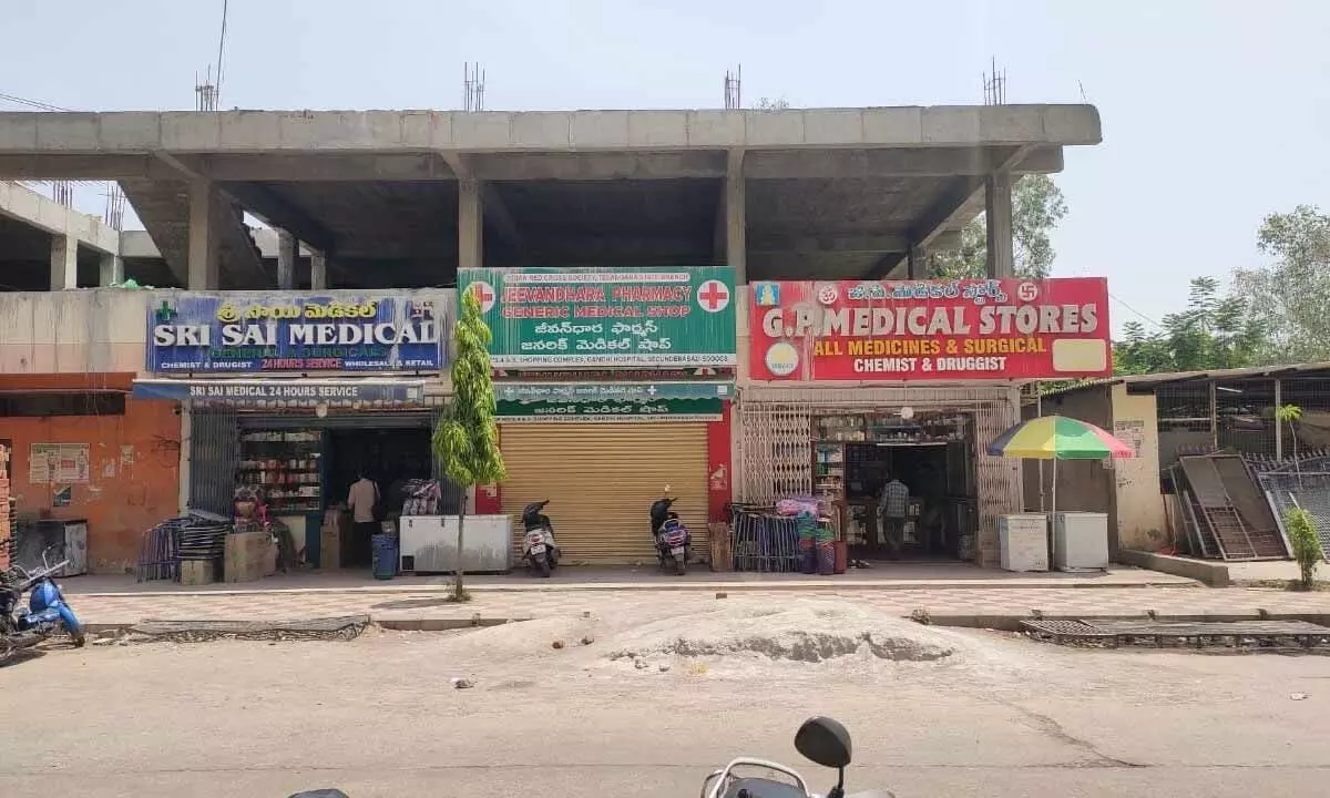 Experts fret about private pharmacies at government hospitals