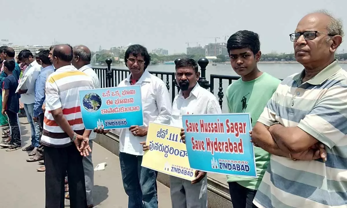 Hyderabad Zindabad members form human chain around Sagar