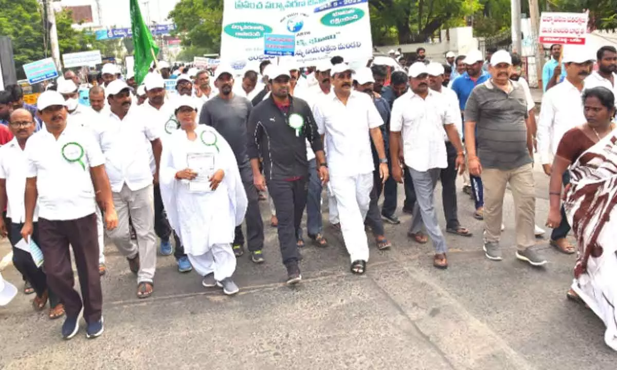 Former Minister and MLA Balineni Srinivasa Reddy, MLA TJR Sudhakar Babu, Mayor Gangada Sujatha and others participating in a rally in Ongole on Sunday