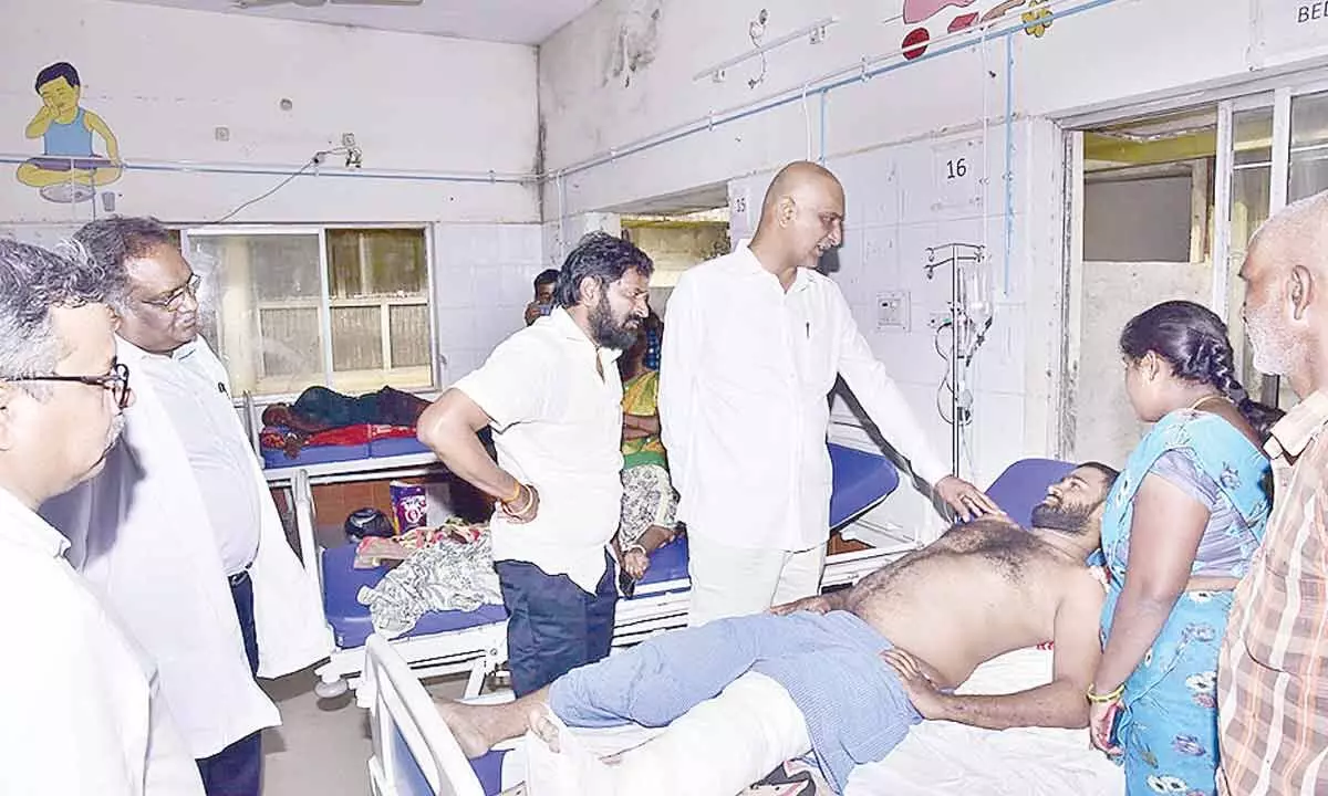 Health Minister Harish Rao interacting with a patient at the Government General Hospital in Mahbubnagar on Monday
