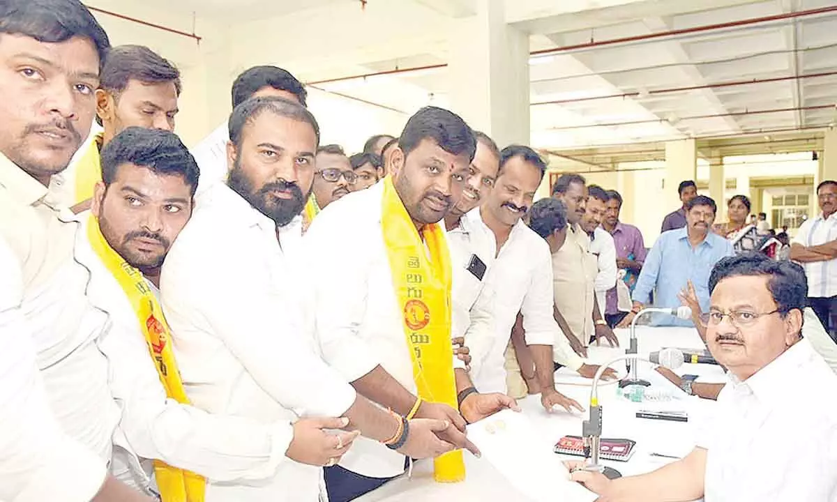 Telugu Yuvatha seeks release of job calendar
