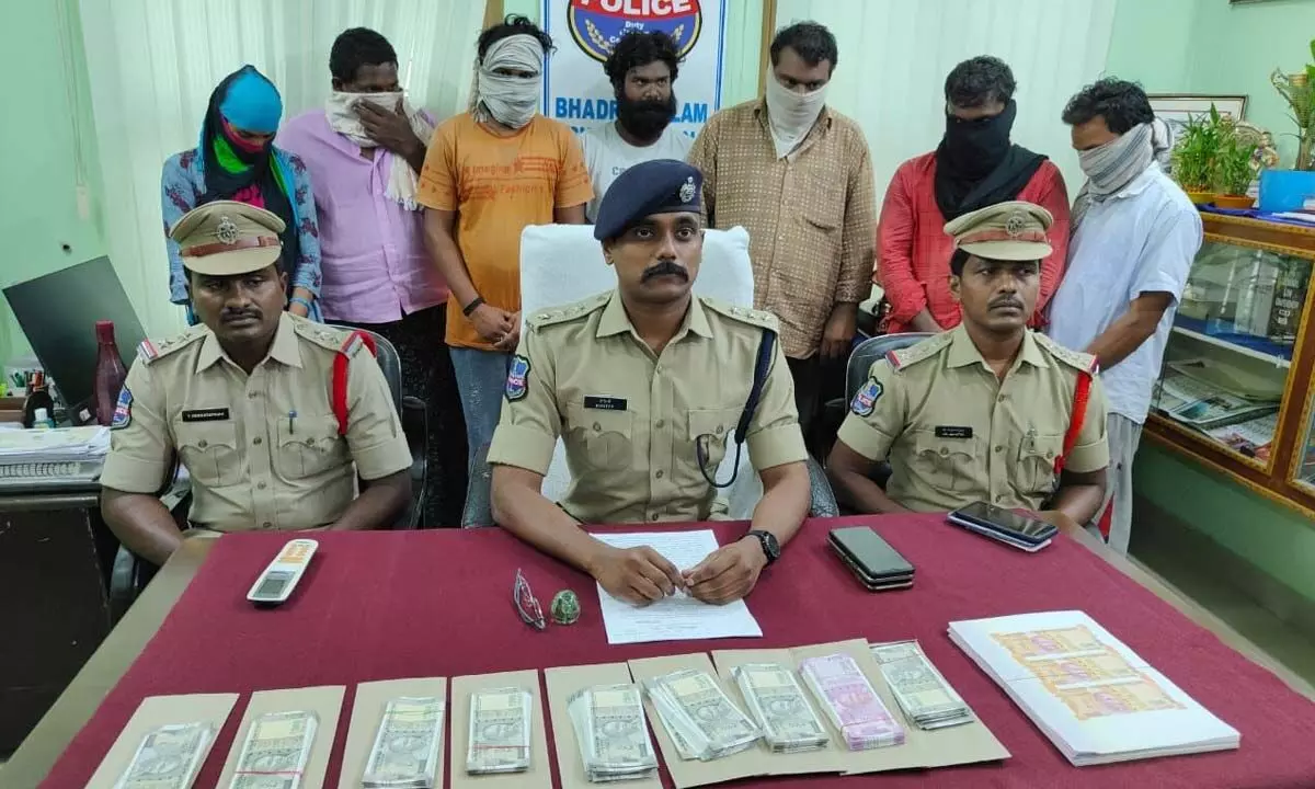 Fake currency gang busted, 8, including a woman & minor held