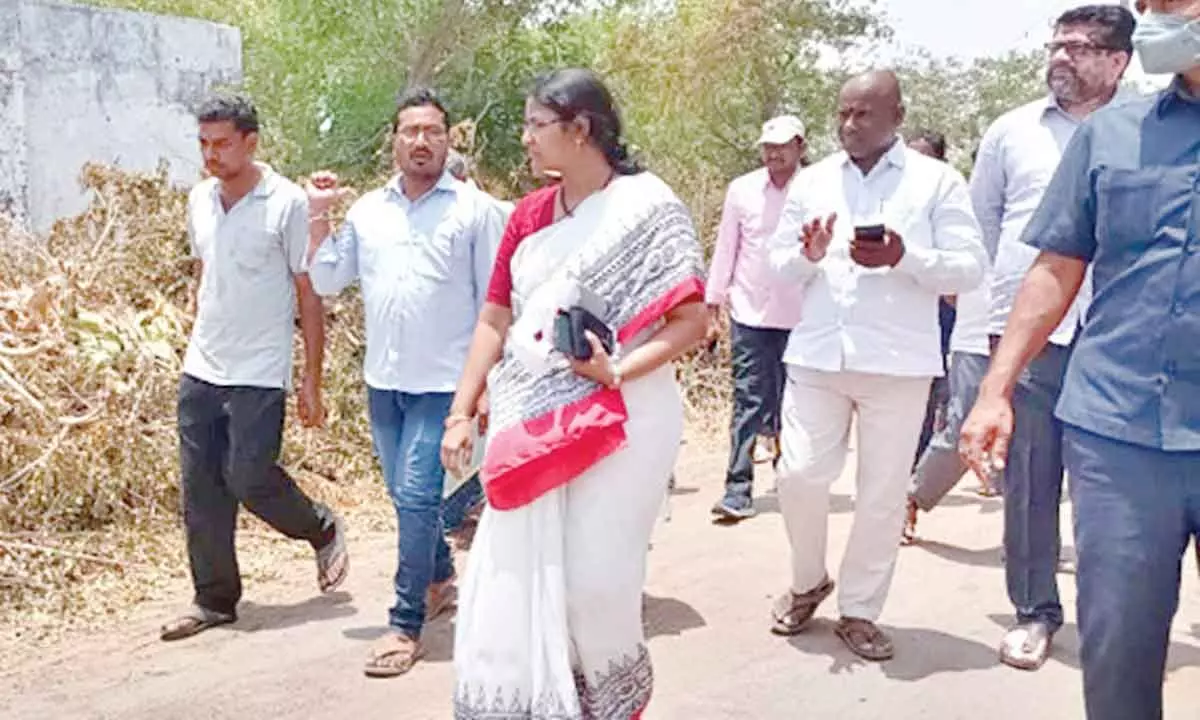 Collector Dr Sangeetha Satyanarayana touring Srirampur and Kishtampet villages in Kalva Srirampur mandal in Peddapalli district on Tuesday