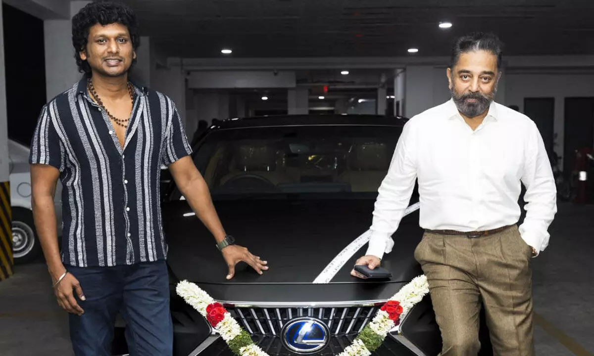 Kamal Haasan gifts car to ‘Vikram’ director Lokesh Kanakaraj
