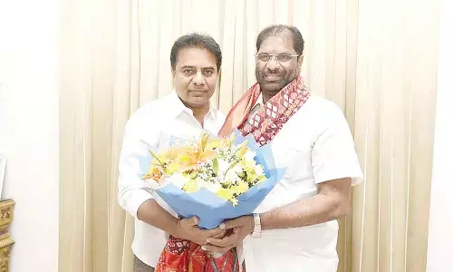 Minister KTR felicitating newly elected MP Vaddiraju Raju Ravichandra (Gayatri Ravi) at Pragathi Bhavan in Hyderabad on Tuesday