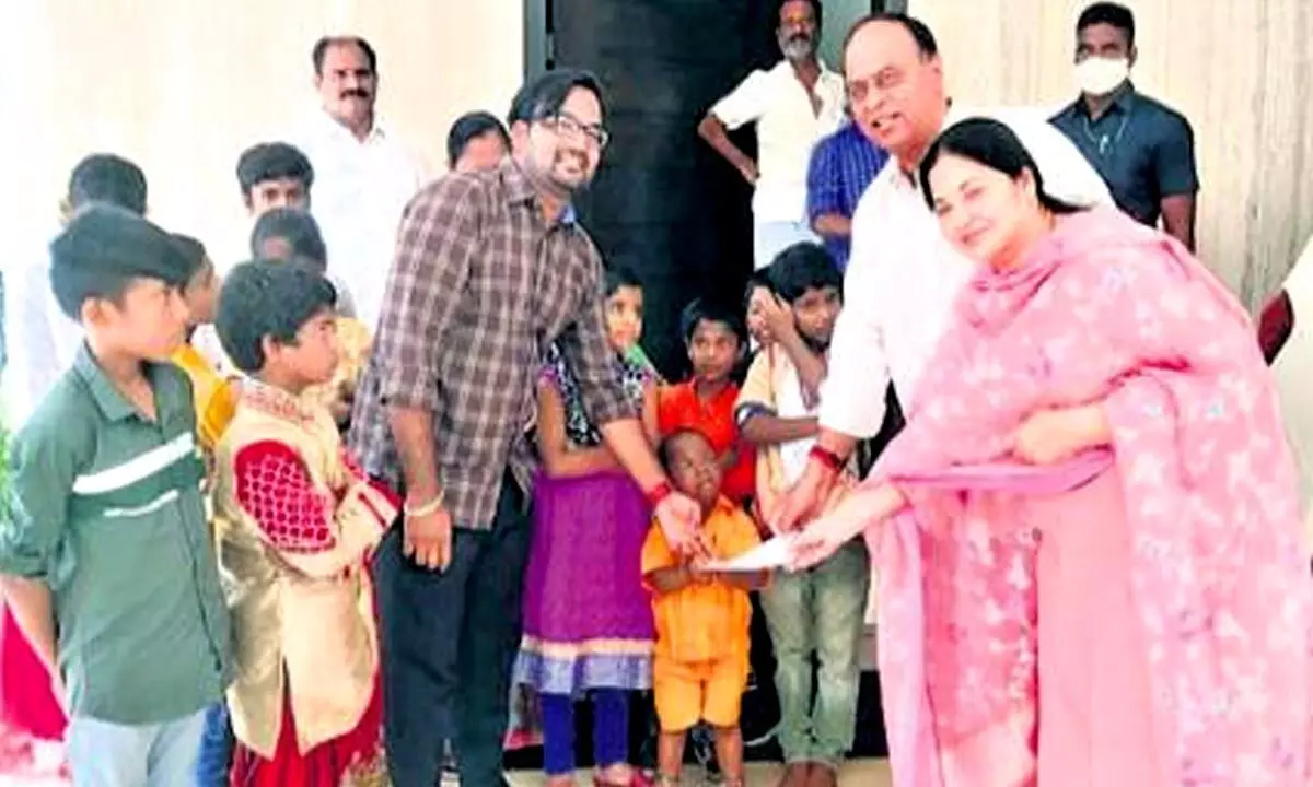 YSRCP Rajya Sabha member Vemireddy Prabhakar Reddy donates Rs. 3 lakh to Pragati Charities