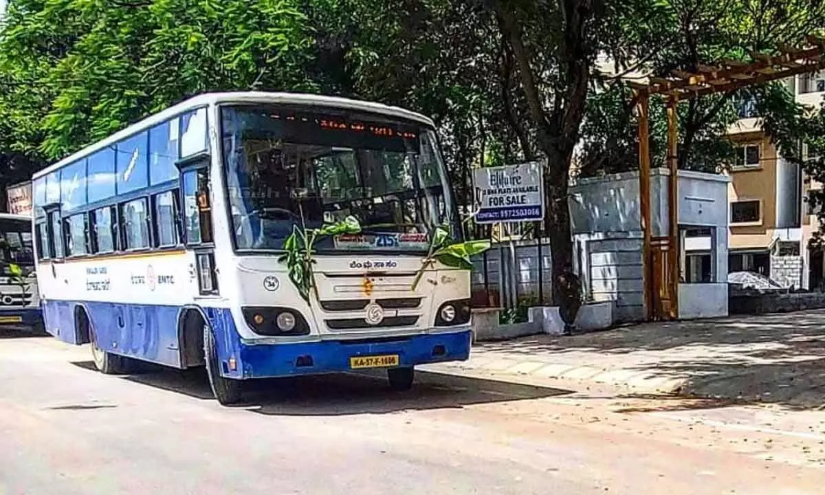 Most BMTC bus stops have no shelter in Bengaluru