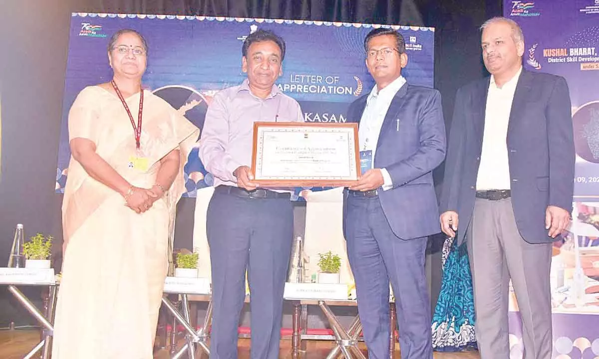Prakasam Collector receives DSDP Award at Delhi