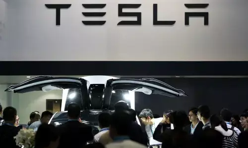 Inquiry into Tesla Autopilot being expanded by US safety officials