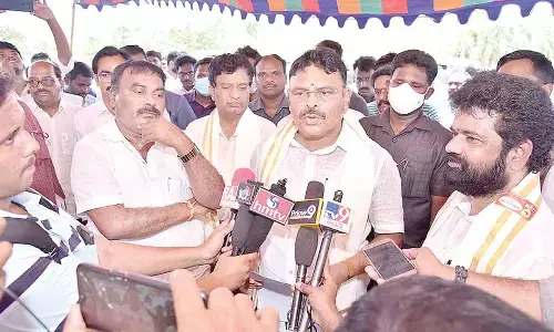 Ministers release water for Krishna delta ayacut