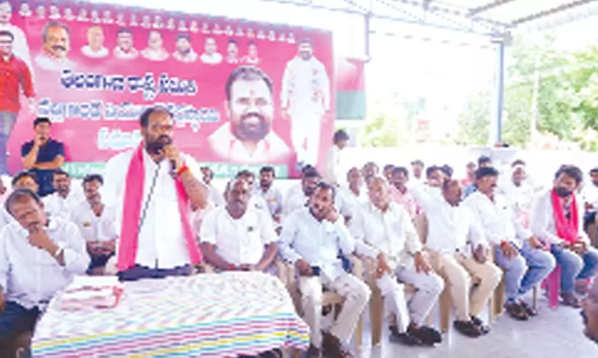 MLA Bhupal Reddy addressing the beneficiaries during the CMRF cheques distribution programme held at his camp office in Nalgonda on Saturday