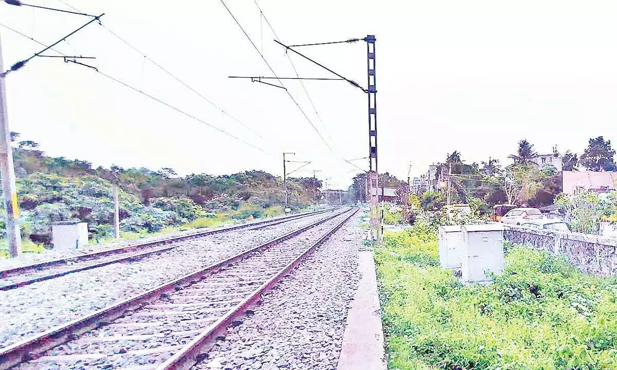 A colony located near railway tracks in Visakhapatnam where littering is quite common. 				Photo: Vasu Potnuru