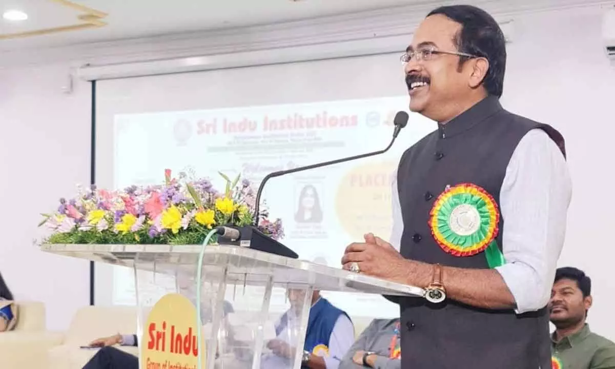 K Krishna Saagar Rao addresses a gathering of over 1,000 engineering students at Sri Indu Institutions, Ibrahimpatnam, on ‘Professionalism’- Indian Industrys biggest challenge